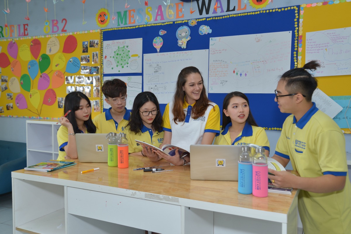 Giáo viên bản ngữ dạy tiếng Anh cho học sinh Việt Anh